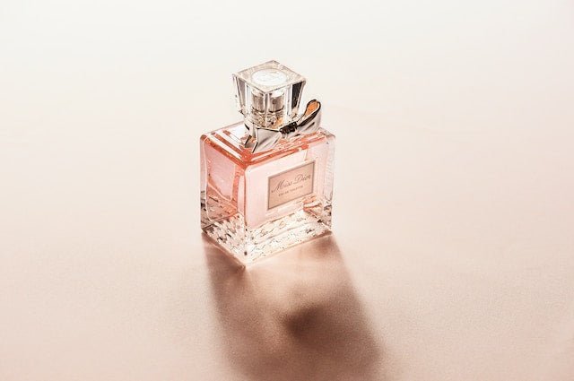 The Zestful Symphony: Exploring the Vibrant World of Citrus Notes in Perfumery - MAKNZ PERFUMES