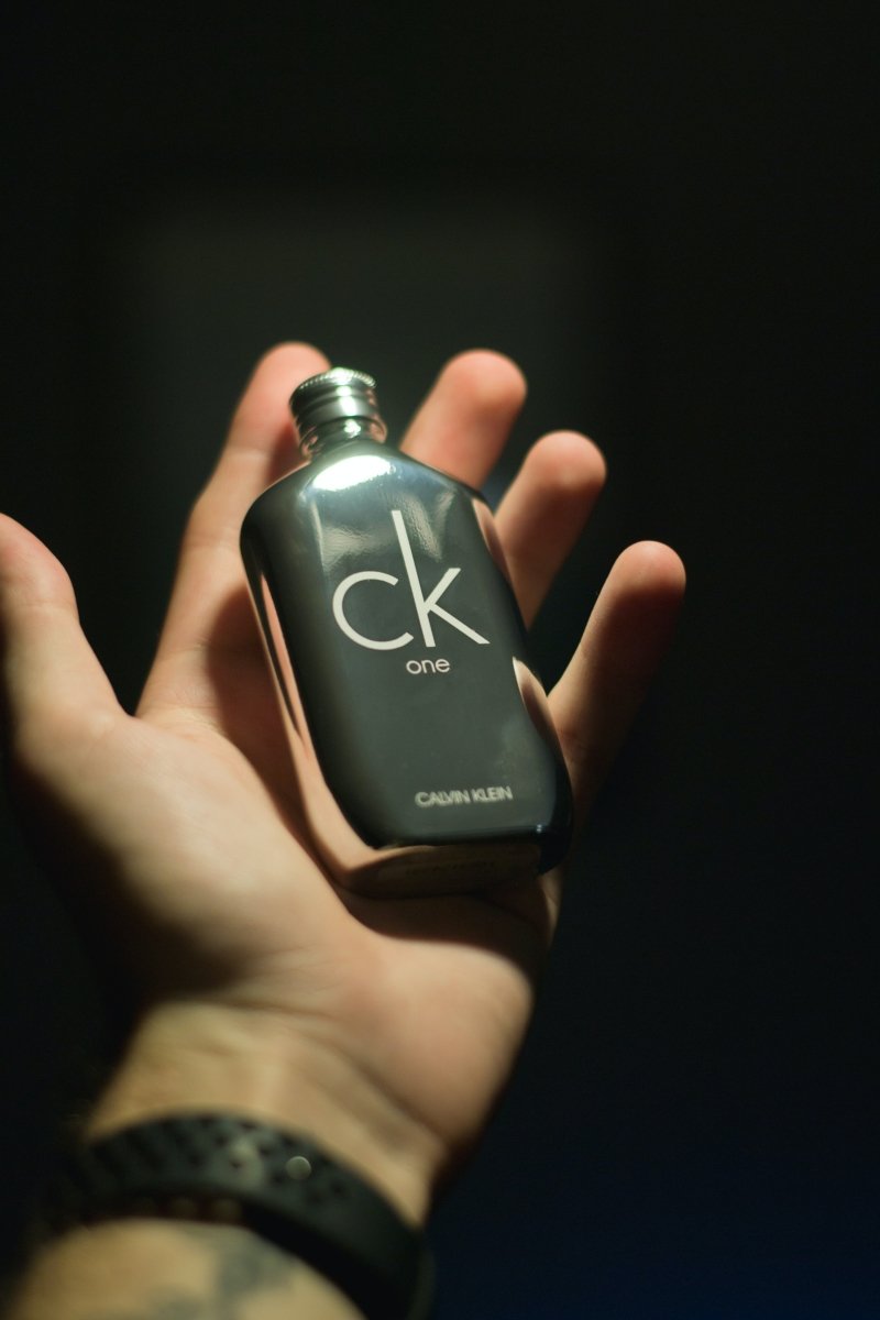 Unveiling the Enchanting World of Perfumes: Exploring Different Types of Fragrances - MAKNZ PERFUMES
